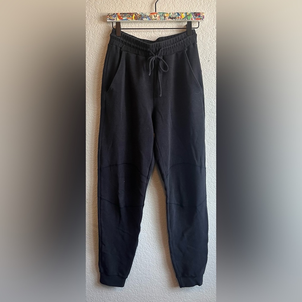 ALO Yoga Black Sweatpants with Matte Finish